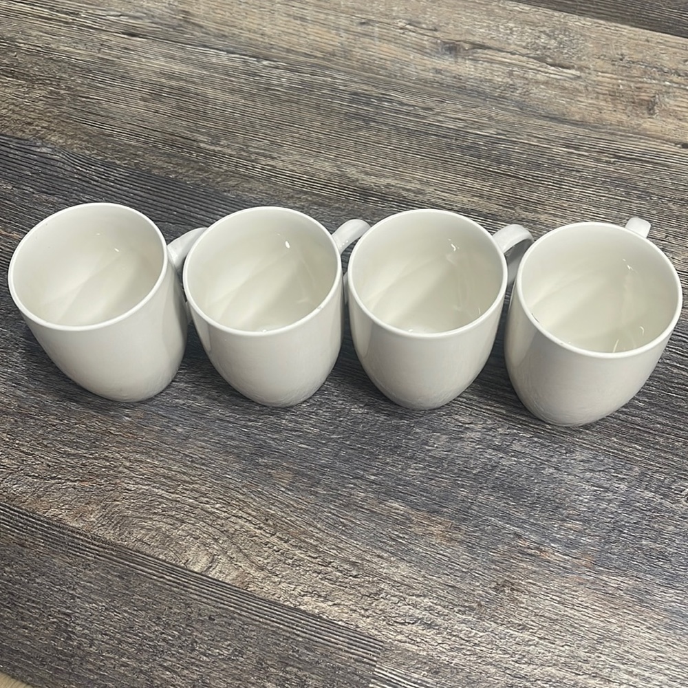 4 porcelain mugs